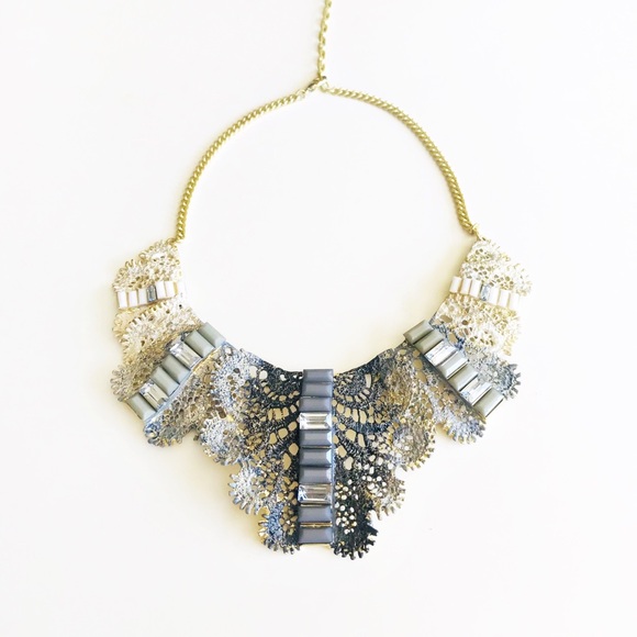 ⭐️ HOST PICK ⭐️ Lace/filigree design necklace - Picture 2 of 8